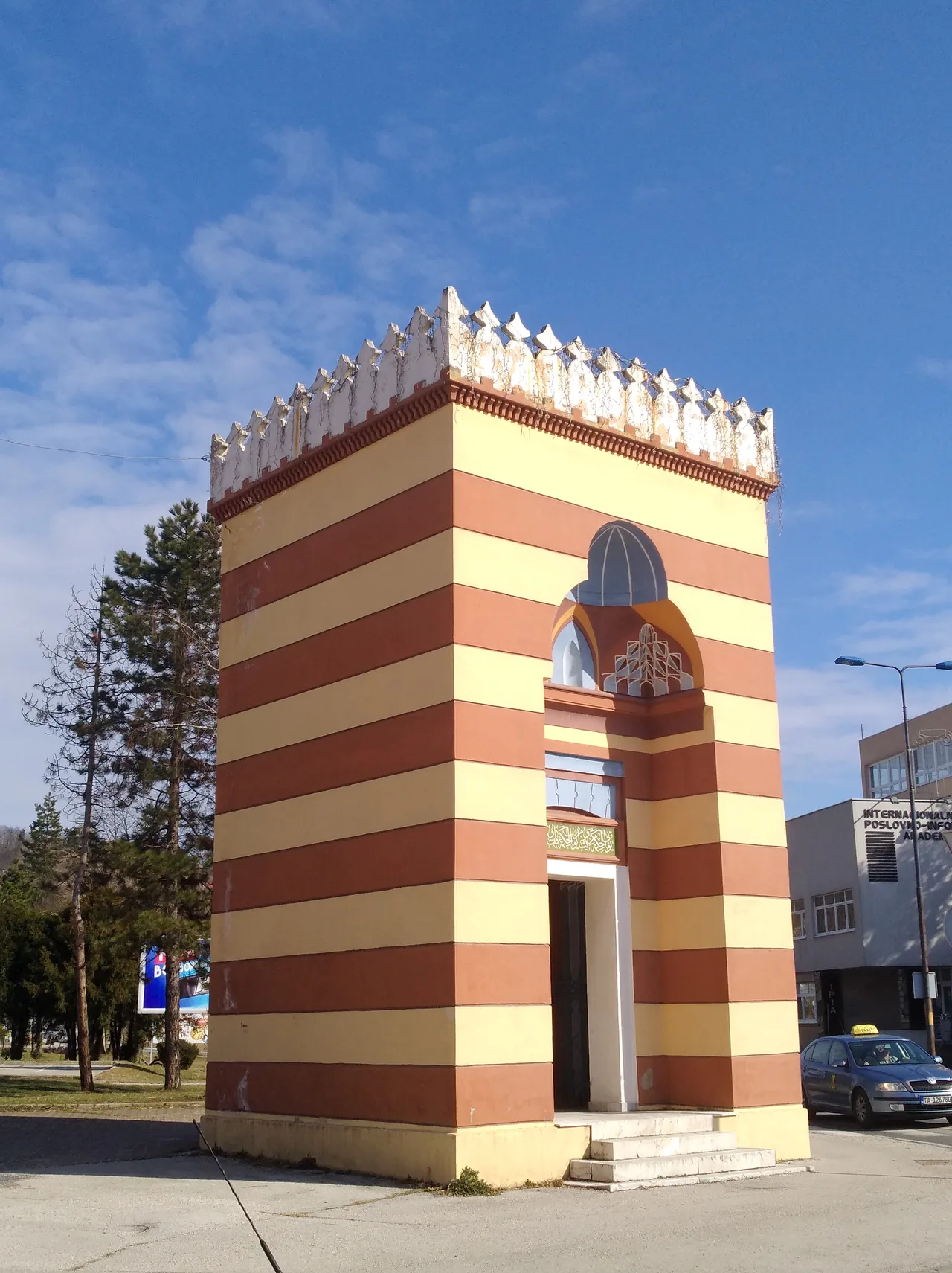 Sačuvana kapija stare Behram-begove medrese